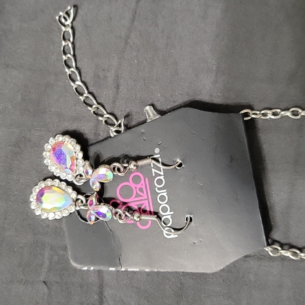 2 sets of Paparazzi necklaces with matching earrings - Picture 3 of 5